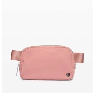 Lululemon everywhere belt bag